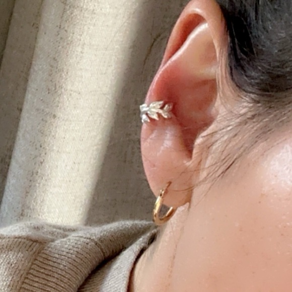 Sterling Silver Classic Leaf Cuff - Picture 3 of 9